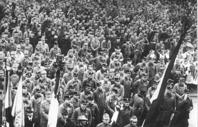 Manifestace na Horním náměstí 3. listopadu 1918