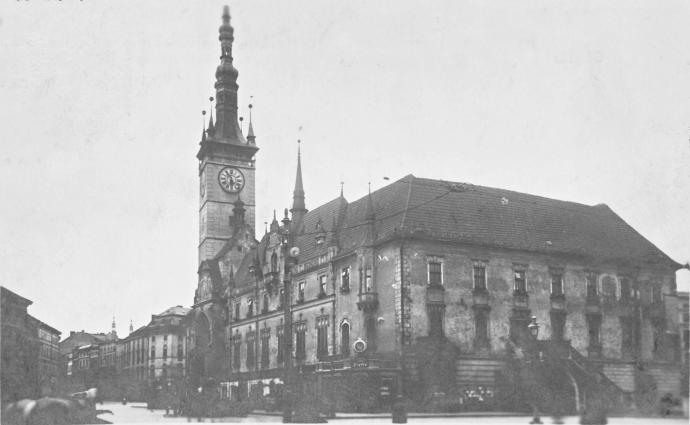 Olomoucká radnice na historické pohlednici, odeslané 6. srpna 1926